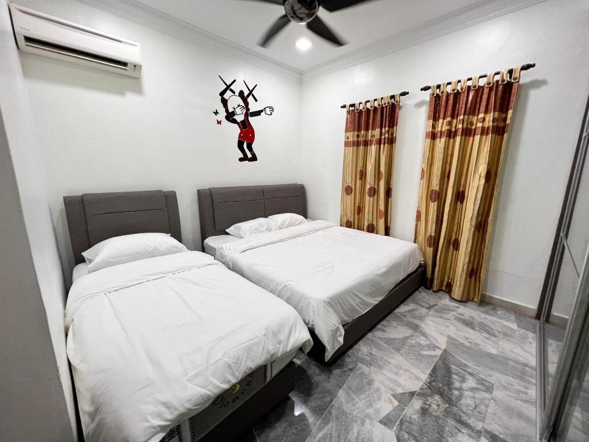 Bearbrick Homestay With Pool Port Dickson Esterno foto