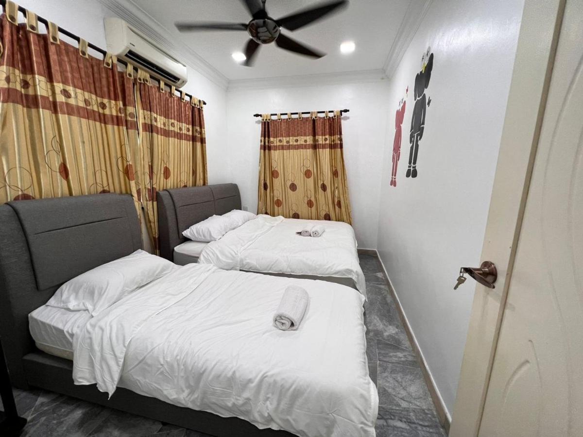 Bearbrick Homestay With Pool Port Dickson Esterno foto