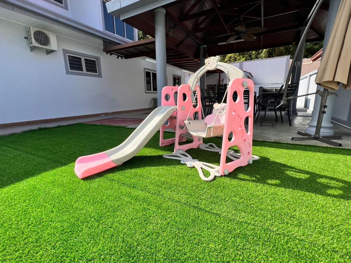 Bearbrick Homestay With Pool Port Dickson Esterno foto