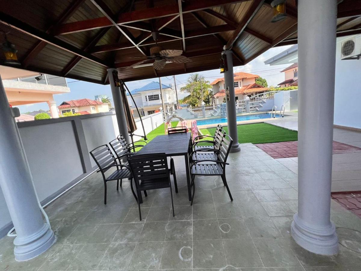 Bearbrick Homestay With Pool Port Dickson Esterno foto
